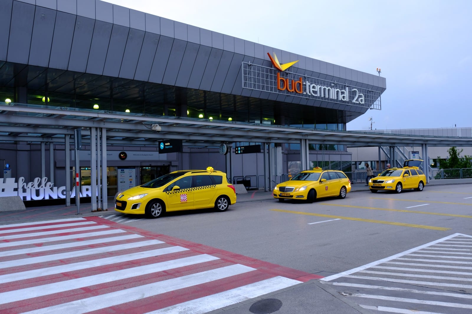 Cuanto cuesta un taxi del aeropuerto de budapest al centro
