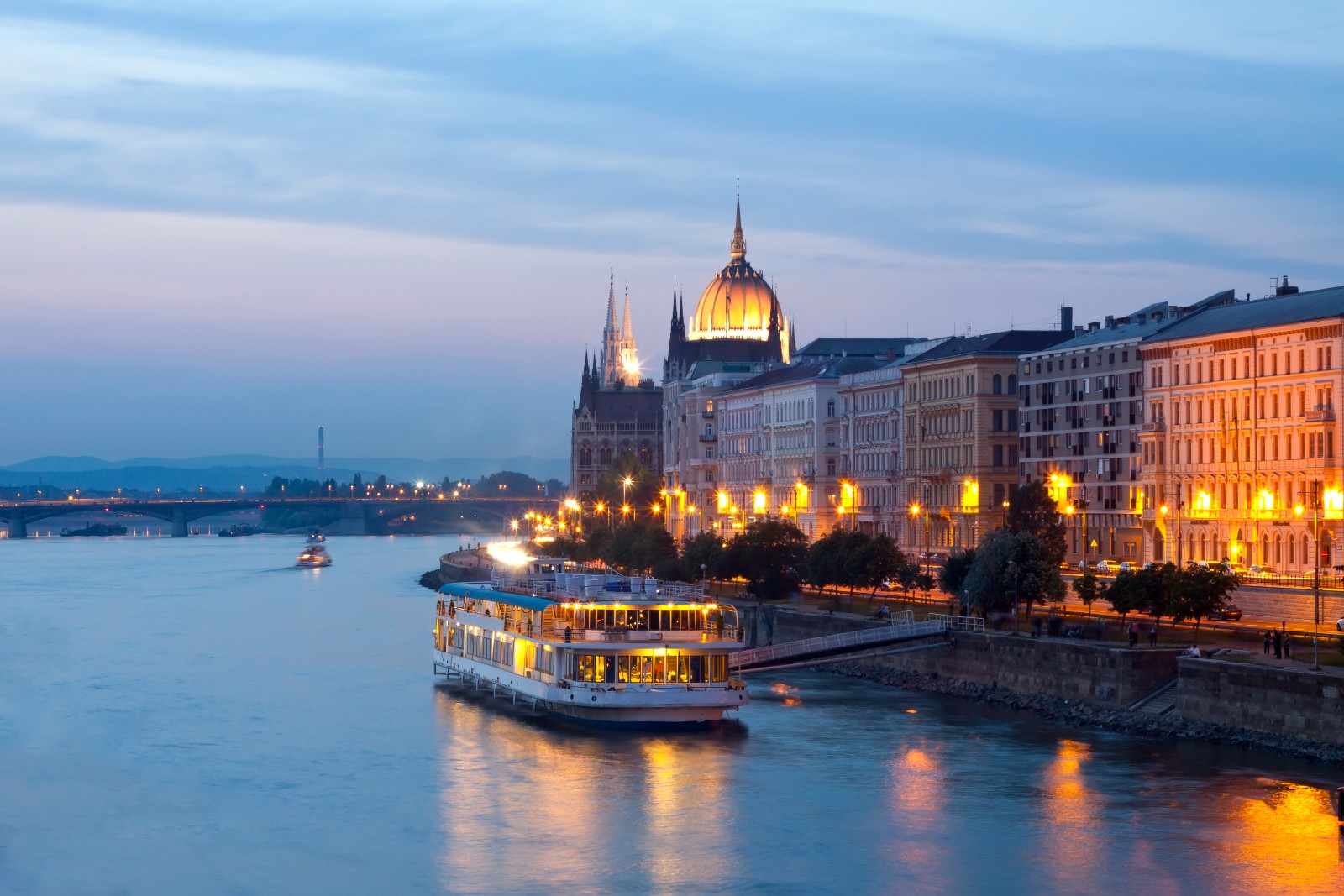 restaurant river cruise budapest